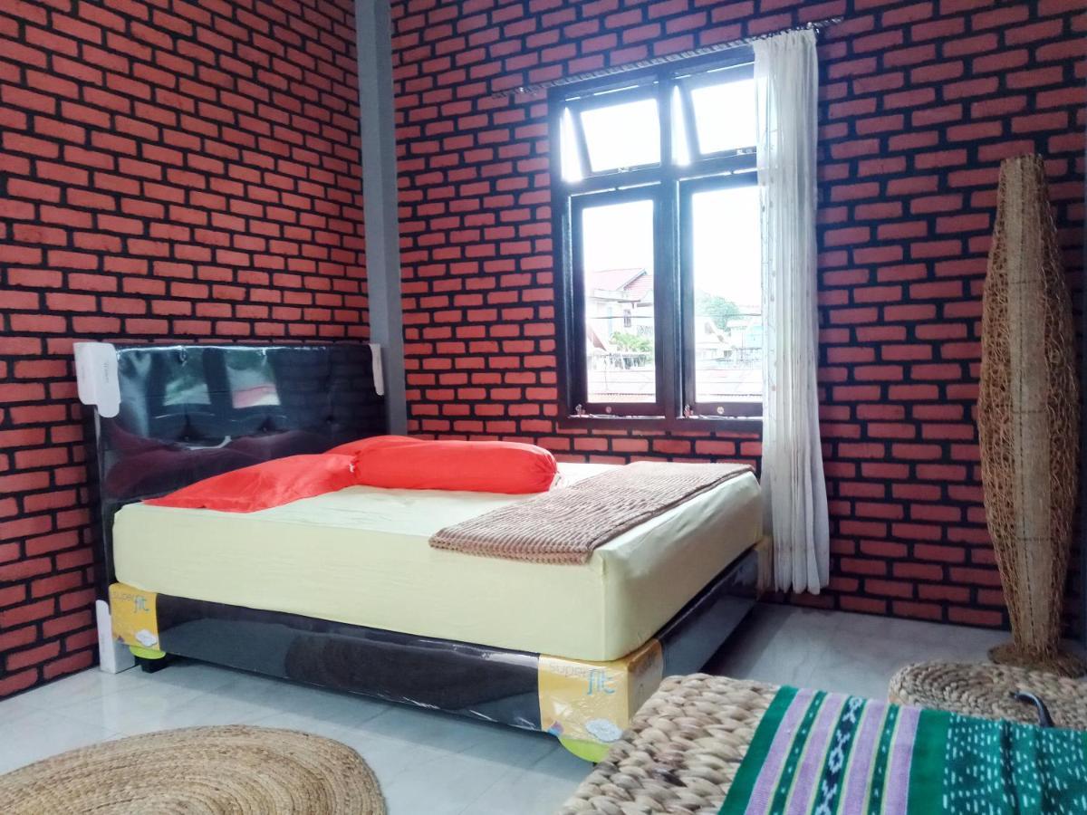Kurnia Homestay Ternate Exterior foto